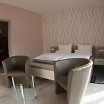 Hotel-pension Waldhaus ゲストハウス 3*