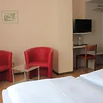ゲストハウス Hotel-pension Waldhaus
